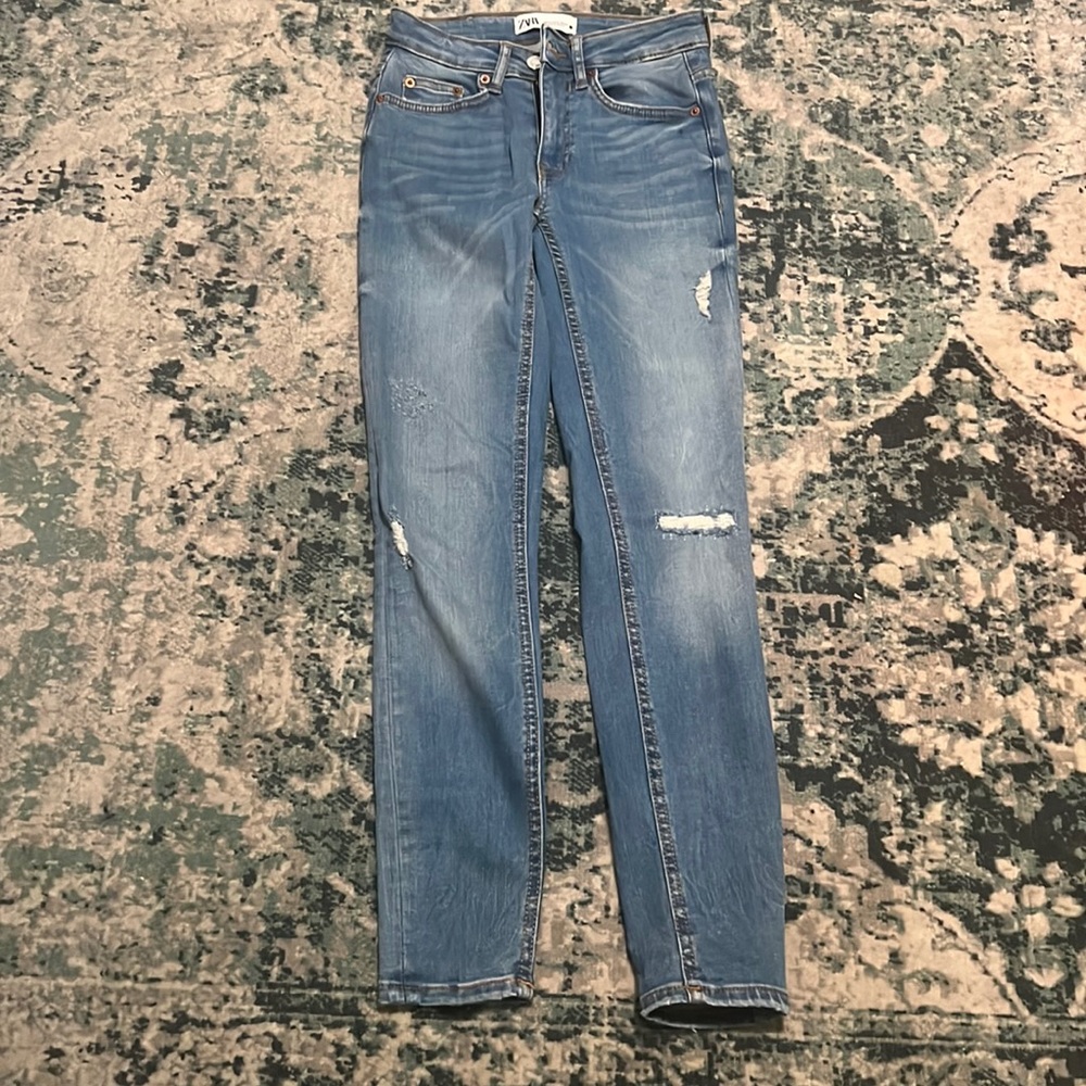 The Skinny Mid-Raise Zara Jeans